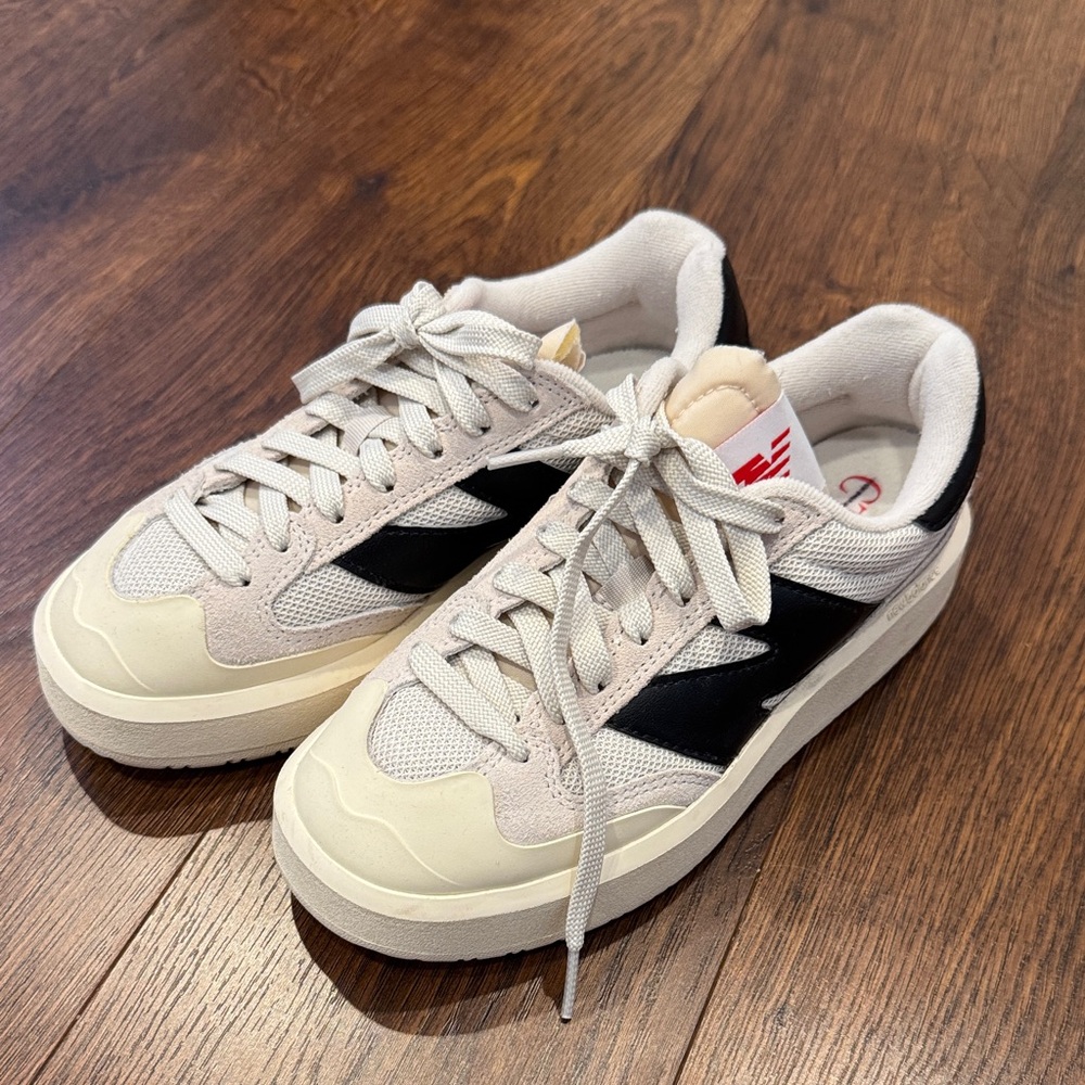 New Balance Cream and Black Women's Sneakers
